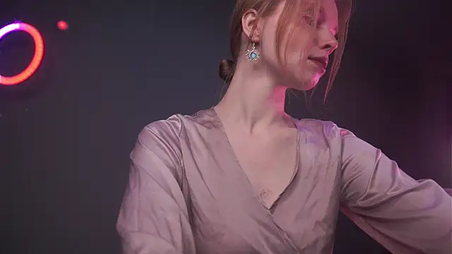 ginger hugs online show from January 7, 2026, 10:01 pm