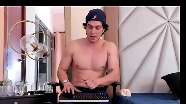 Karimferrer online show from December 10, 2024, 7:26 am