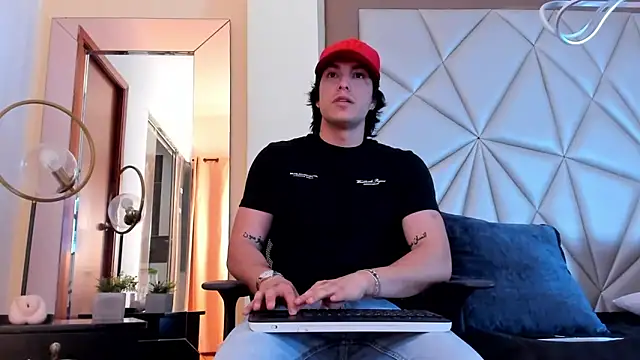 Karimferrer online show from February 8, 2025, 3:30 am