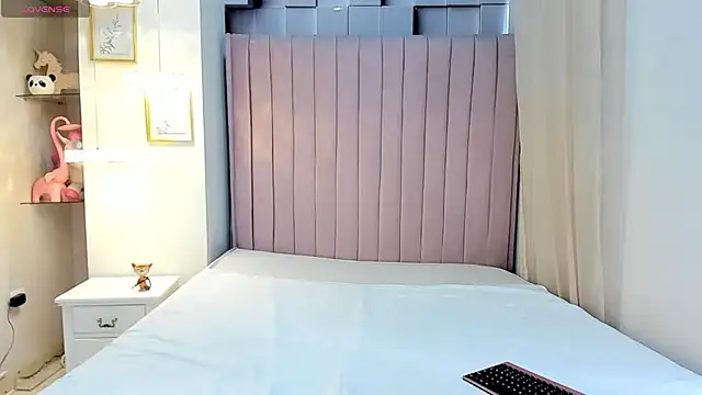 LisbethMoore  online show from December 10, 2024, 12:38 pm