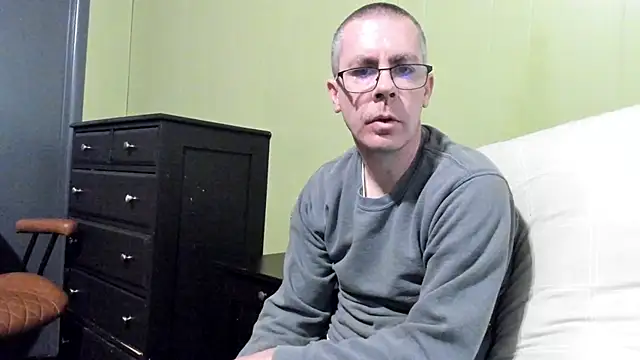 ImportantEquator0 online show from October 15, 2025, 3:45 pm