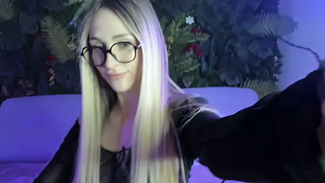 Horny Blond online show from December 15, 2025, 9:13 am