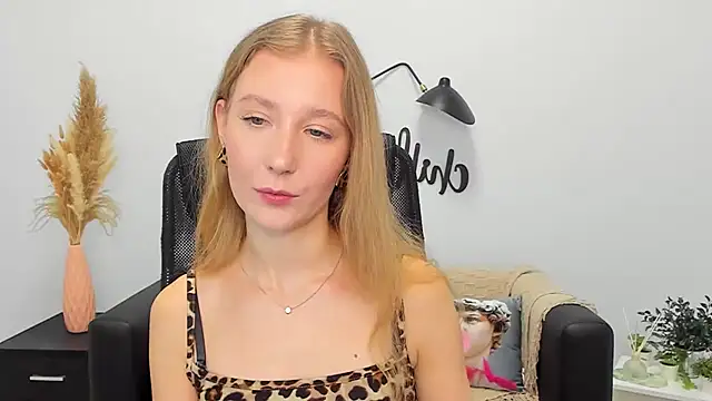 LolaWilsons online show from January 27, 2025, 9:23 am