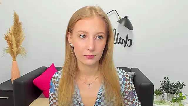 Snapshot of LolaWilsons chatting on December 5, 2025, 7:28 am LolaWilsons online show from December 5, 2025, 7:28 am