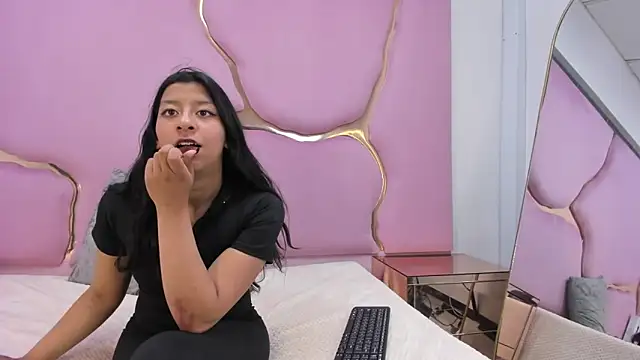 Snapshot of VaneLin18 chatting on September 10, 2025, 8:42 pm VaneLin18 online show from September 10, 2025, 8:42 pm