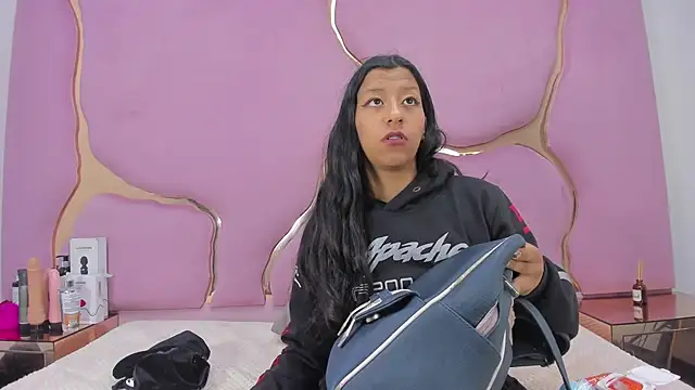 Snapshot of VaneLin18 chatting on September 30, 2025, 7:19 pm VaneLin18 online show from September 30, 2025, 7:19 pm