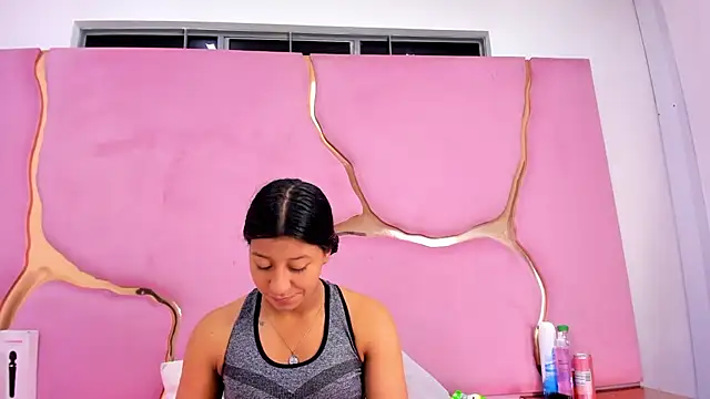 Snapshot of VaneLin18 chatting on November 22, 2025, 8:52 pm VaneLin18 online show from November 22, 2025, 8:52 pm