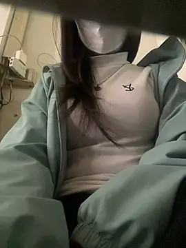 Snapshot of Tuongvy05 chatting on January 1, 2025, 2:41 am Tuongvy05 online show from January 1, 2025, 2:41 am