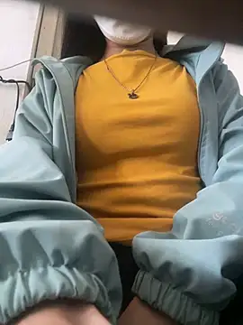 Snapshot of Tuongvy05 chatting on January 13, 2025, 5:44 am Tuongvy05 online show from January 13, 2025, 5:44 am