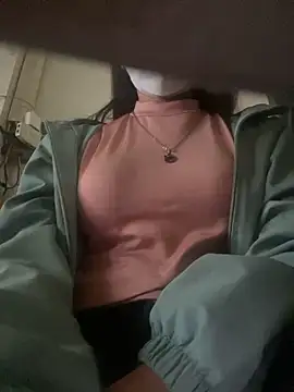 Snapshot of Tuongvy05 chatting on January 21, 2025, 2:37 pm Tuongvy05 online show from January 21, 2025, 2:37 pm