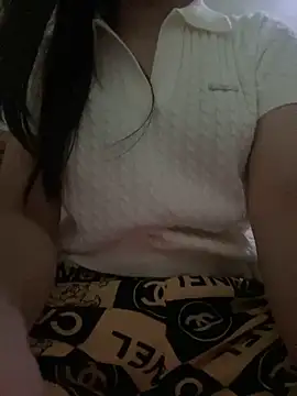 Snapshot of Tuongvy05 chatting on March 6, 2025, 6:52 am Tuongvy05 online show from March 6, 2025, 6:52 am