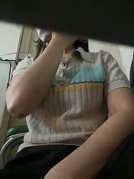 Snapshot of Tuongvy05 chatting on March 7, 2025, 2:36 am Tuongvy05 online show from March 7, 2025, 2:36 am