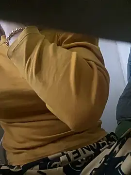 Snapshot of Tuongvy05 chatting on March 12, 2025, 2:41 am Tuongvy05 online show from March 12, 2025, 2:41 am