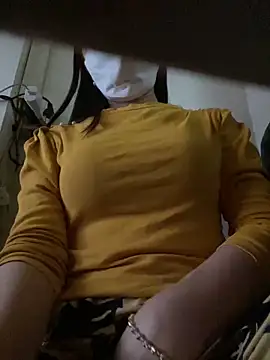 Snapshot of Tuongvy05 chatting on March 17, 2025, 3:29 pm Tuongvy05 online show from March 17, 2025, 3:29 pm