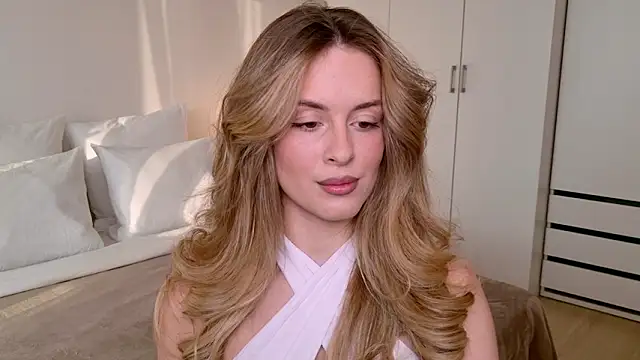 Snapshot of RozzitaBedberry chatting on January 17, 2026, 11:48 am RozzitaBedberry online show from January 17, 2026, 11:48 am