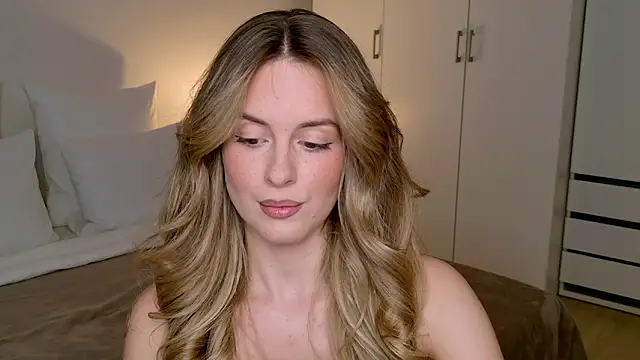 Snapshot of RozzitaBedberry chatting on January 18, 2026, 1:04 pm RozzitaBedberry online show from January 18, 2026, 1:04 pm