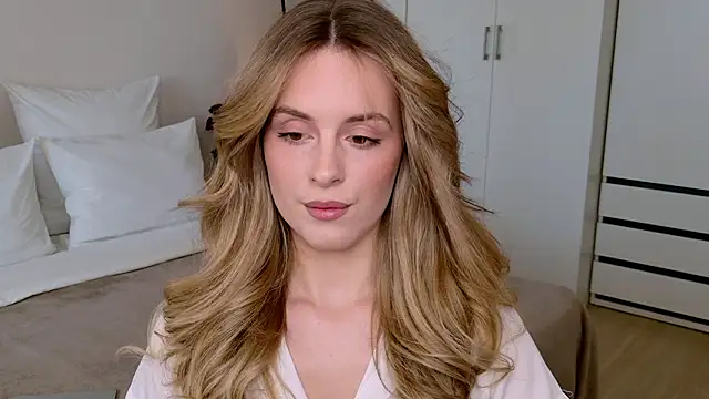 Snapshot of RozzitaBedberry chatting on February 1, 2026, 1:20 pm RozzitaBedberry online show from February 1, 2026, 1:20 pm