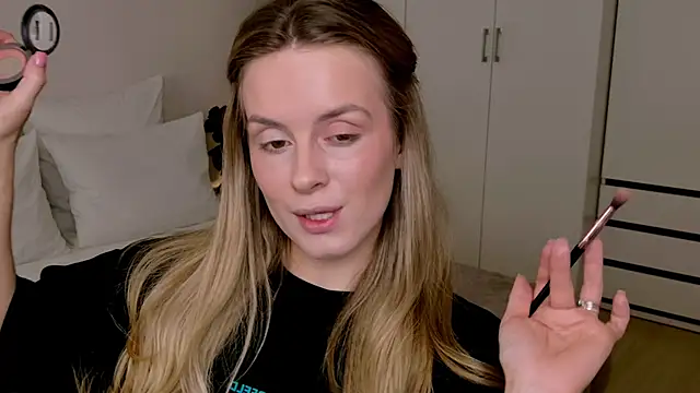 Snapshot of RozzitaBedberry chatting on February 2, 2026, 5:00 pm RozzitaBedberry online show from February 2, 2026, 5:00 pm