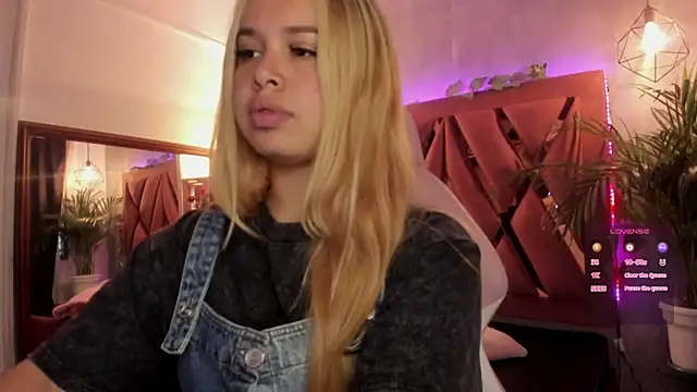 Haelycute online show from January 28, 2025, 11:17 am