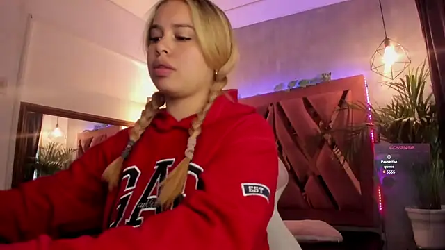 Haelycute online show from February 1, 2025, 11:21 am