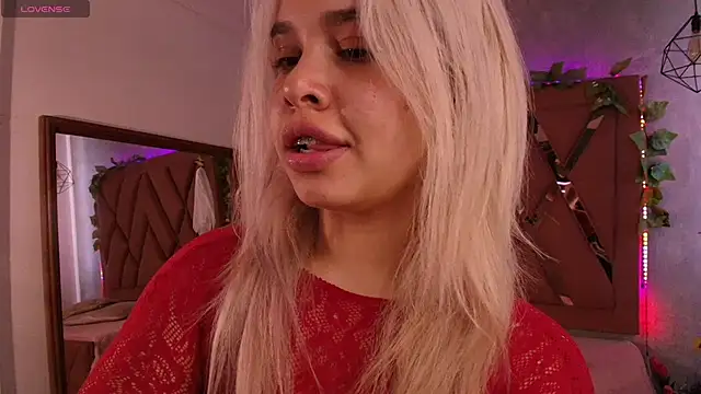 Haelycute online show from October 21, 2025, 11:44 am