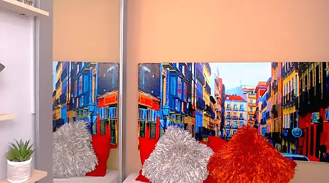 CristalLoren online show from February 12, 2025, 11:51 am