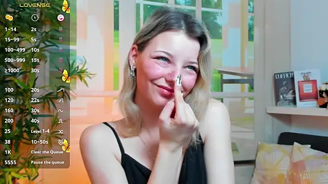 Snapshot of pretty_little_thing chatting on January 29, 2025, 3:04 pm pretty little thing online show from January 29, 2025, 3:04 pm