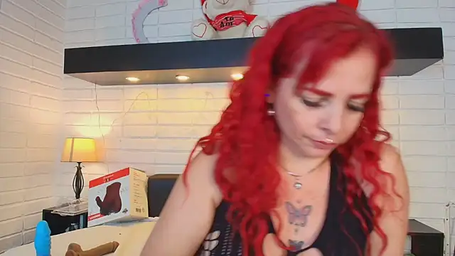 Snapshot of HannaBrave chatting on February 25, 2025, 2:44 pm HannaBrave online show from February 25, 2025, 2:44 pm