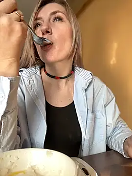 Crazy-Rosa online show from February 2, 2025, 5:10 am