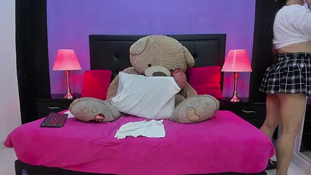 MaduraLuciana online show from February 2, 2025, 2:34 pm