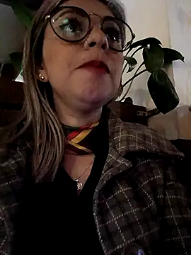 Snapshot of Cata_Office-12 chatting on December 3, 2024, 12:02 am Cata Office-12 online show from December 3, 2024, 12:02 am