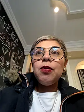 Snapshot of Cata_Office-12 chatting on February 27, 2025, 7:37 pm Cata Office-12 online show from February 27, 2025, 7:37 pm