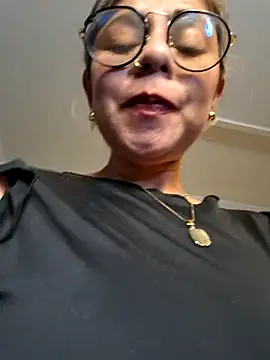Snapshot of Cata_Office-12 chatting on March 3, 2025, 6:01 pm Cata Office-12 online show from March 3, 2025, 6:01 pm