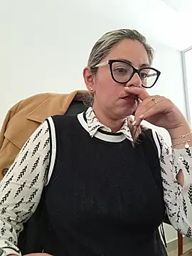 Cata Office-12 online show from November 18, 2025, 8:35 pm