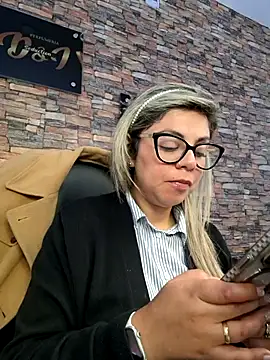 Cata Office-12 online show from December 15, 2025, 9:52 pm