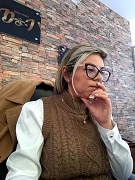 Cata Office-12 online show from December 17, 2025, 4:57 pm