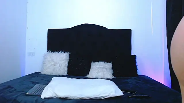 Snapshot of Jennifer_Louisee chatting on December 12, 2024, 4:15 am Jennifer Louisee online show from December 12, 2024, 4:15 am