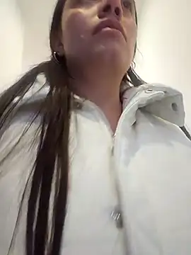 Snapshot of valery_mora chatting on January 7, 2025, 1:46 pm valery mora online show from January 7, 2025, 1:46 pm