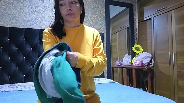 emma xuee online show from October 13, 2025, 10:15 am