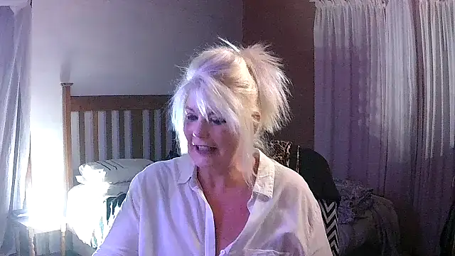 Miahotmilf online show from January 10, 2026, 8:10 pm