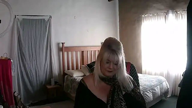 Snapshot of Miahotmilf chatting on February 22, 2026, 4:27 pm Miahotmilf online show from February 22, 2026, 4:27 pm