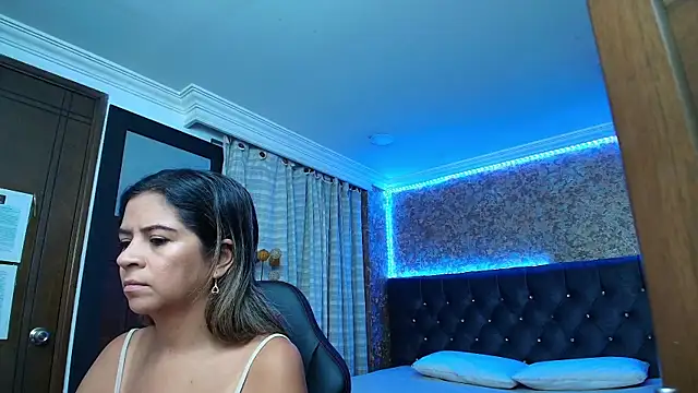 stella xue online show from October 17, 2025, 9:28 pm