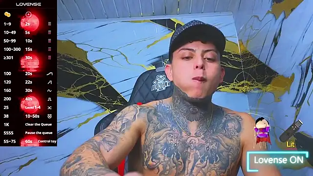 Snapshot of Kevin22_222 chatting on October 28, 2025, 5:00 am Kevin22 222 online show from October 28, 2025, 5:00 am