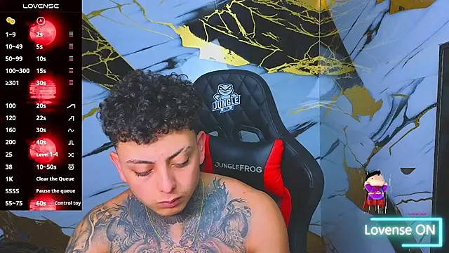 Snapshot of Kevin22_222 chatting on November 11, 2025, 3:06 am Kevin22 222 online show from November 11, 2025, 3:06 am