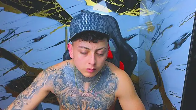 Snapshot of Kevin22_222 chatting on November 12, 2025, 4:57 am Kevin22 222 online show from November 12, 2025, 4:57 am