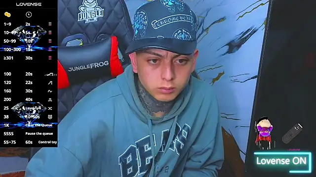 Snapshot of Kevin22_222 chatting on November 14, 2025, 5:06 am Kevin22 222 online show from November 14, 2025, 5:06 am