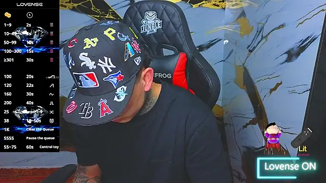 Snapshot of Kevin22_222 chatting on November 22, 2025, 6:12 am Kevin22 222 online show from November 22, 2025, 6:12 am