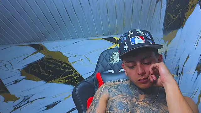 Snapshot of Kevin22_222 chatting on November 27, 2025, 5:09 am Kevin22 222 online show from November 27, 2025, 5:09 am