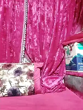 Snapshot of LoNa-daloua chatting on January 30, 2025, 6:43 pm LoNa-daloua online show from January 30, 2025, 6:43 pm