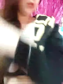 Snapshot of LoNa-daloua chatting on February 6, 2025, 6:24 pm LoNa-daloua online show from February 6, 2025, 6:24 pm